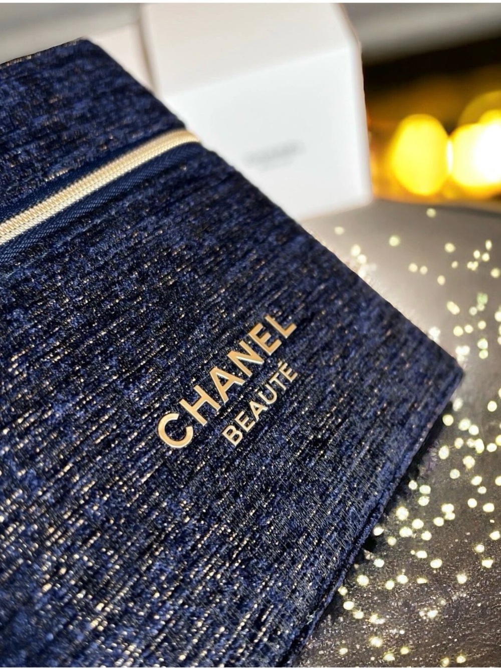 Chanel Beauty Tweed Cosmetic Case - Picture 4 of 6